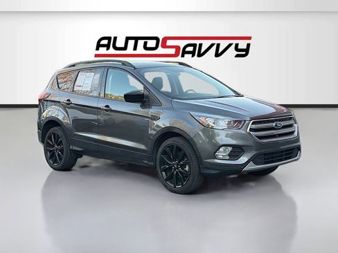 Used 2019 Ford Escape SE FWD image 1
