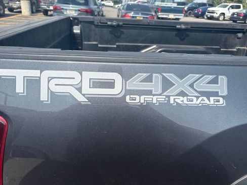 Used 2019 Toyota Tacoma TRD Off-Road w/ TRD Premium Off Road Package AWD/4WD image 12