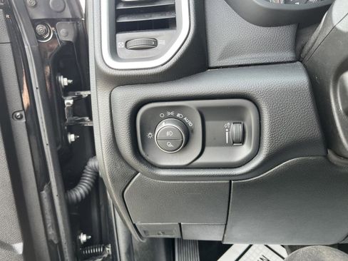 Used 2024 RAM 2500 Big Horn AWD/4WD image 30