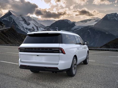 New 2026 Lincoln Navigator L Black Label AWD/4WD image 8