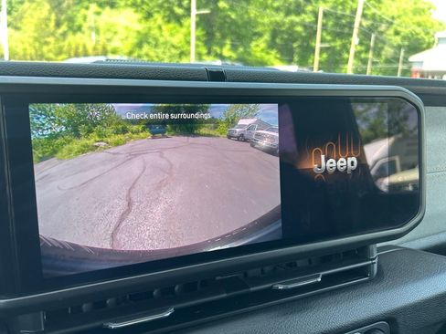 Used 2025 Jeep Wrangler Sport AWD/4WD image 16