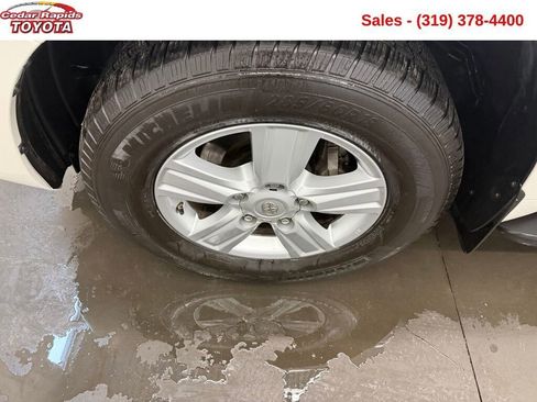 Used 2014 Toyota Land Cruiser image 7