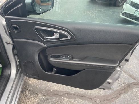 Used 2016 Chrysler 200 Limited image 15