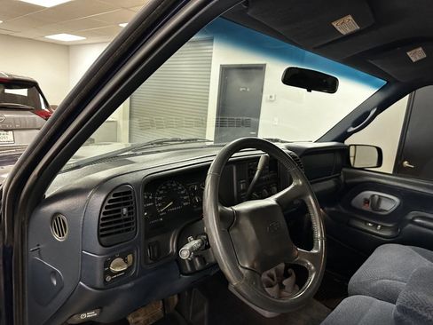 Used 1998 Chevrolet Silverado 1500 4x4 Extended Cab w/ Preferred Equipment Group 2 image 39
