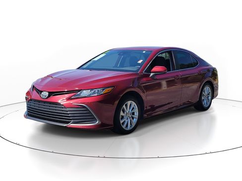 Used 2021 Toyota Camry LE FWD image 3
