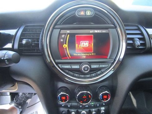 Used 2019 MINI Cooper S w/ Premium Package image 23