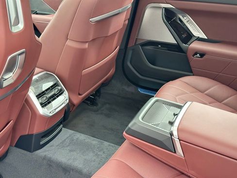 Used 2025 BMW 760i xDrive image 22