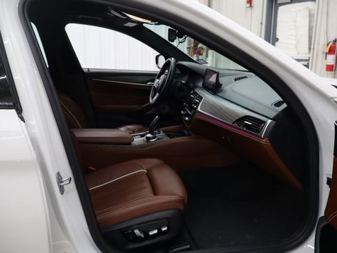 Used 2019 BMW 540i w/ M Sport Package image 32