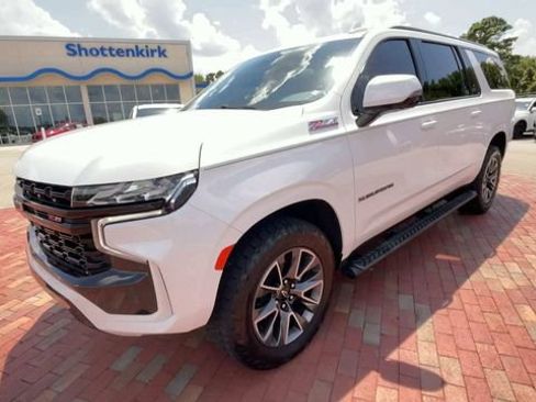 Used 2023 Chevrolet Suburban Z71 w/ Luxury Package AWD/4WD image 5