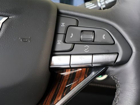 Certified 2024 Cadillac Escalade ESV Premium Luxury image 20