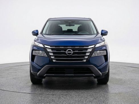 Used 2025 Nissan Rogue SV FWD image 2