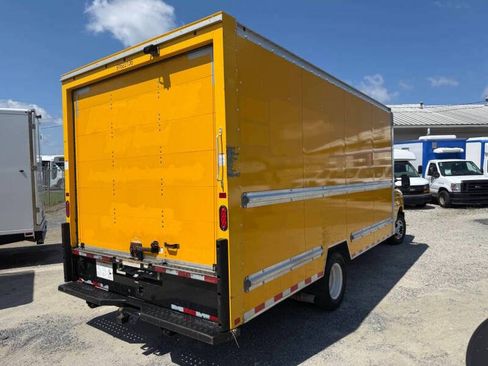 Used 2022 Ford E-350 and Econoline 350 Super Duty RWD image 3