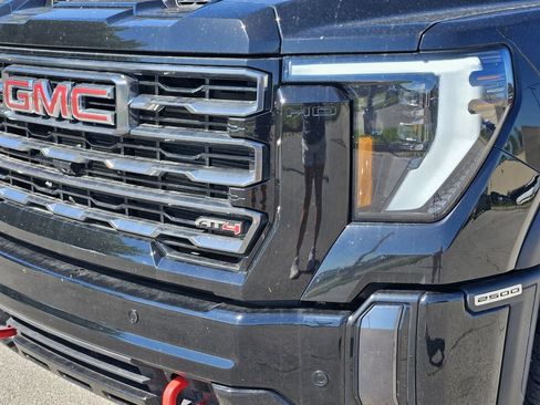 Used 2024 GMC Sierra 2500 AT4 w/ AT4 Premium Plus Package AWD/4WD image 5