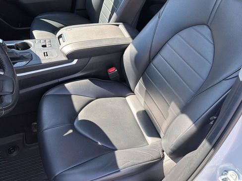 Used 2023 Toyota Highlander XLE FWD image 31