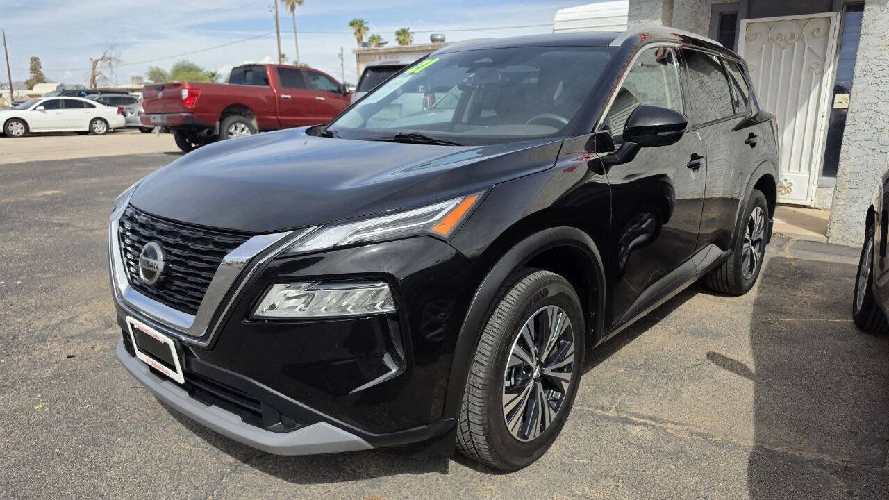 Used 2021 Nissan Rogue SV w/ Premium Package FWD image 3