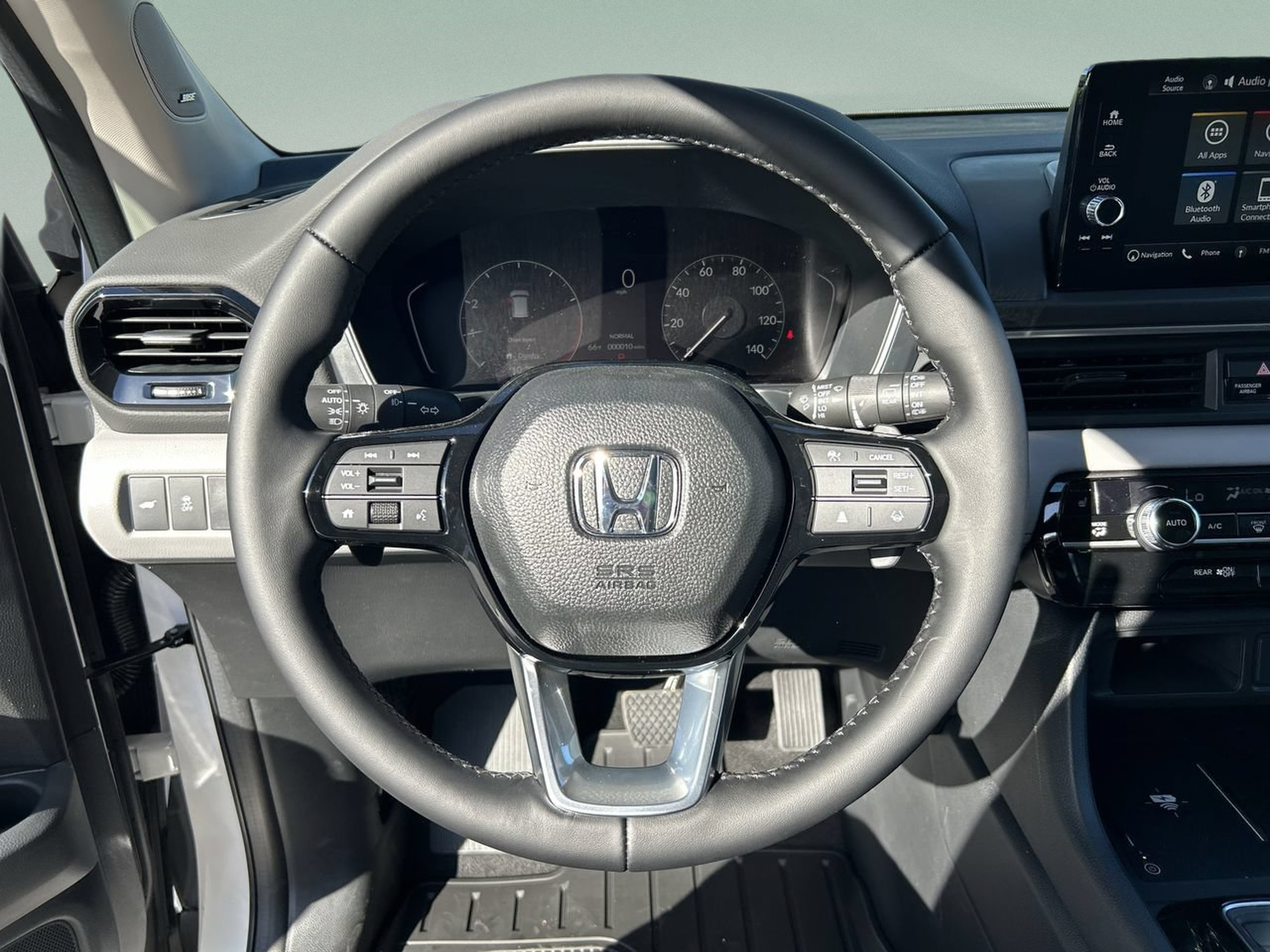 Used 2024 Honda Pilot Touring image 11