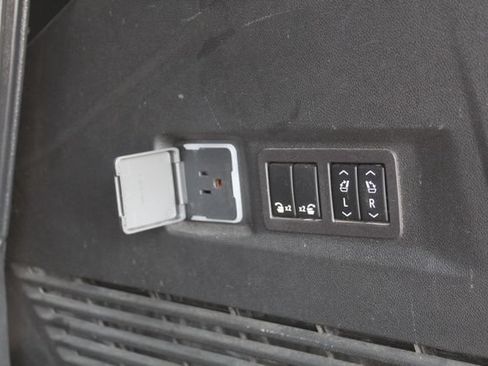 Used 2023 Chevrolet Tahoe Premier AWD/4WD image 7