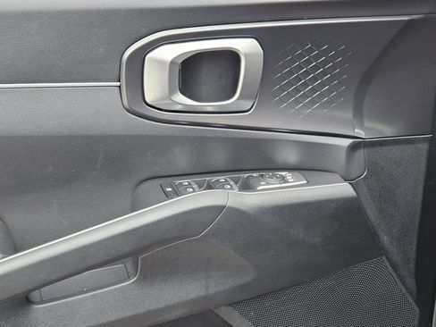 Used 2021 Kia Sorento LX image 17