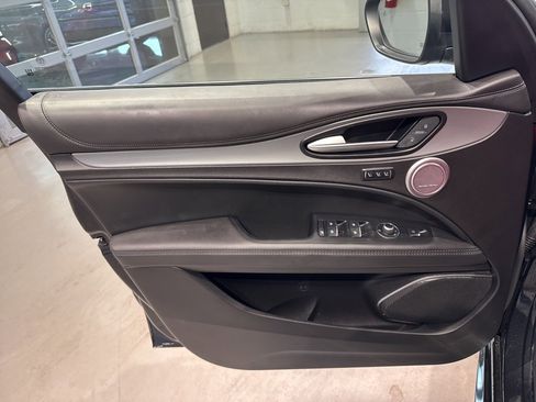 Used 2023 Alfa Romeo Stelvio Veloce image 16