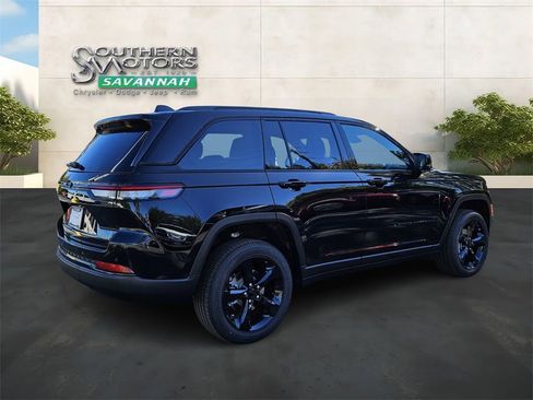 New 2025 Jeep Grand Cherokee Altitude RWD image 5