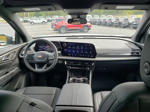 New 2026 Chevrolet Traverse LT w/ LPO, Floor Liner Package image 38