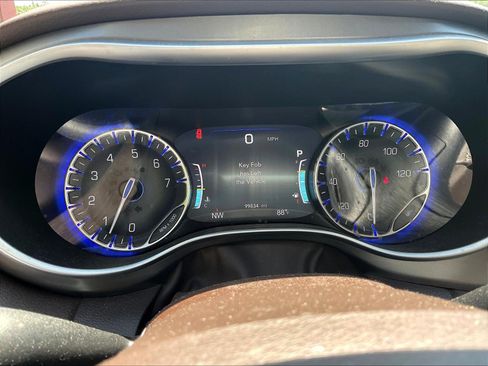 Used 2019 Chrysler Pacifica Touring-L Plus FWD image 13