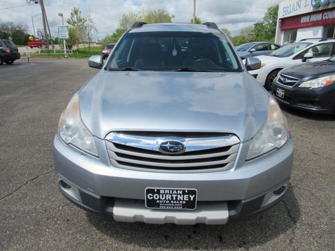 Used 2012 Subaru Outback 3.6R Limited AWD/4WD image 3
