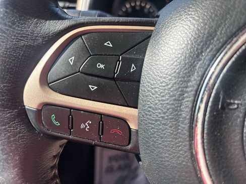 Used 2016 Jeep Renegade Latitude AWD/4WD image 36