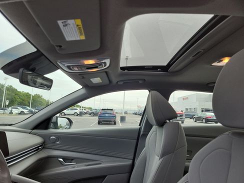 Used 2025 Hyundai Elantra SEL FWD image 20