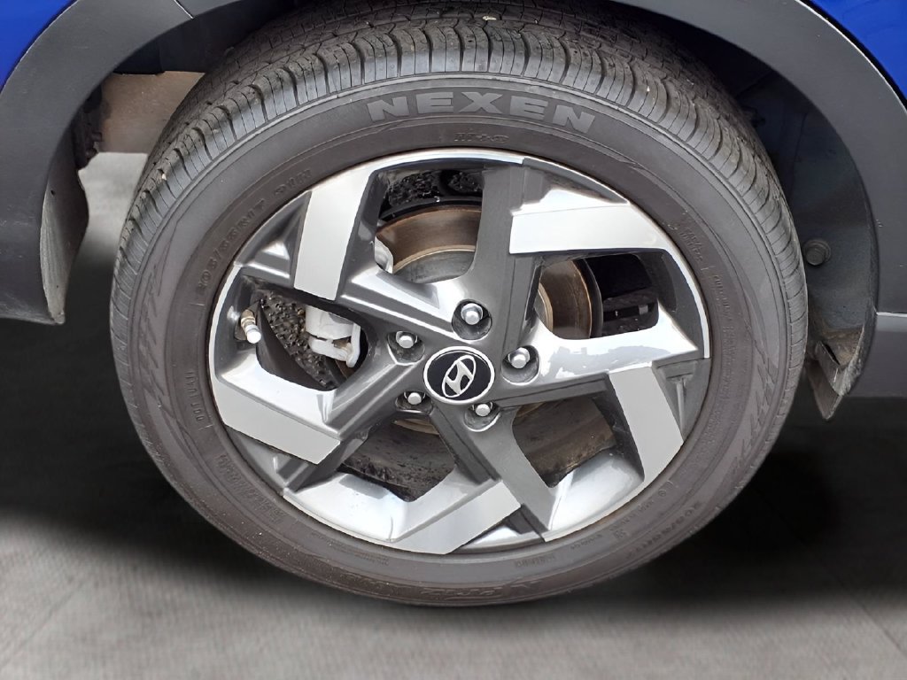 Used 2025 Hyundai Venue Limited FWD image 9