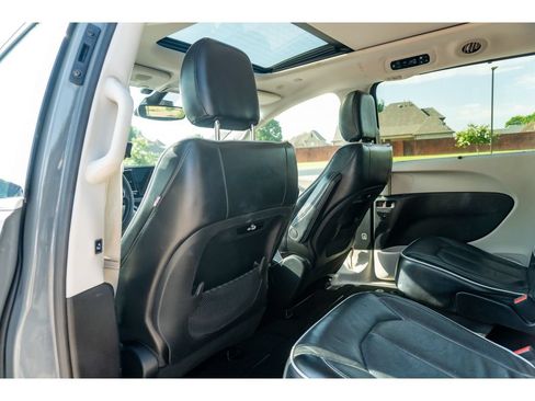 Used 2022 Chrysler Pacifica Limited FWD image 13