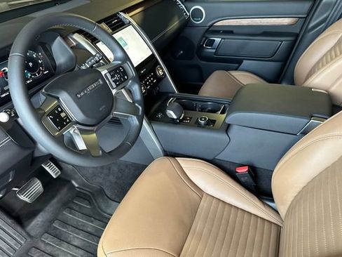 Certified 2025 Land Rover Discovery Dynamic SE AWD/4WD image 9