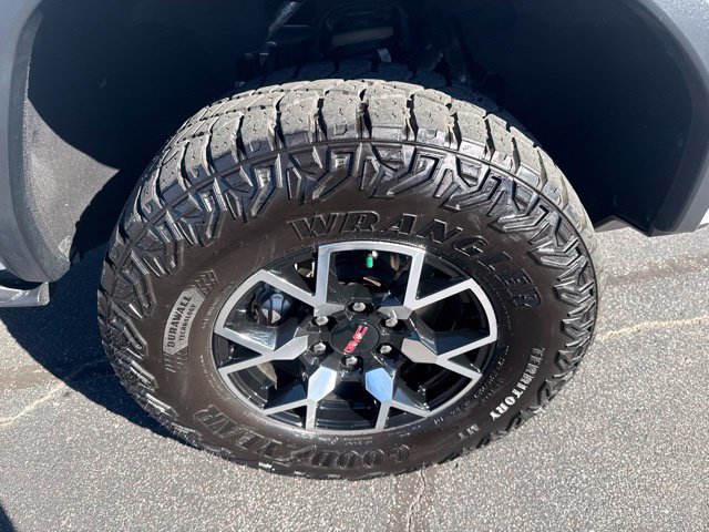 Used 2023 GMC Canyon AT4X AWD/4WD image 13