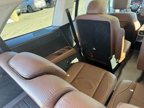 Used 2024 Mercedes-Benz GLS 450 4MATIC image 12