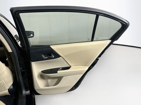 Used 2016 Honda Accord LX image 27