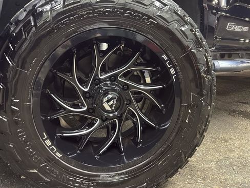 Used 2023 Ford F250 Lariat image 9