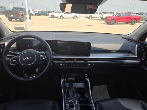 Used 2024 Kia Sorento EX w/ Panoramic Sunroof Package FWD image 16