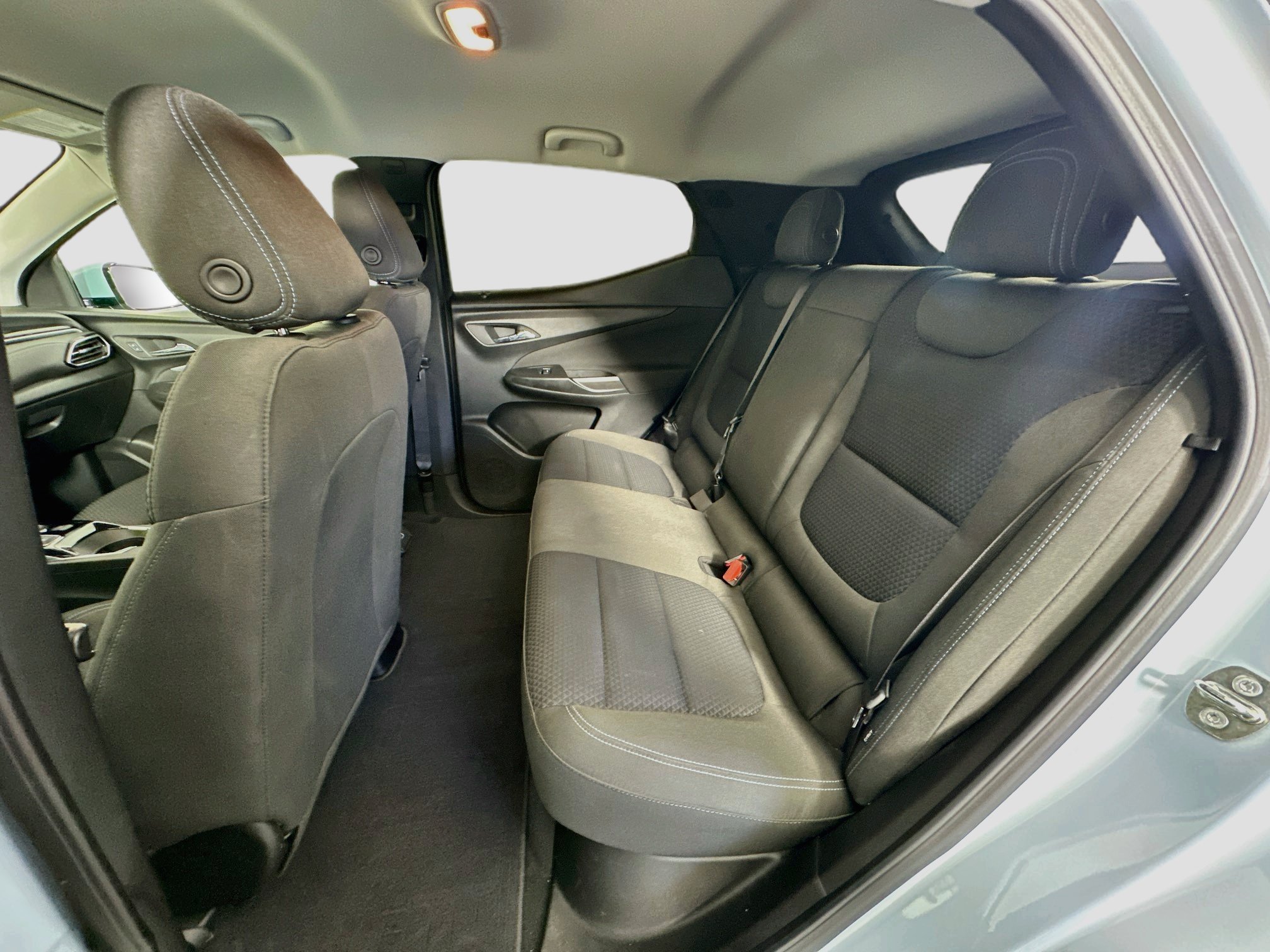 Used 2023 Chevrolet Bolt EUV LT w/ Comfort Package FWD image 27