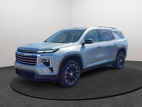 New 2026 Chevrolet Traverse LT w/ Sun and Wheel Package FWD image 3