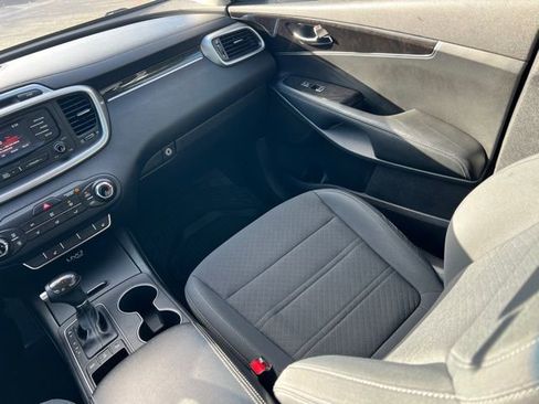 Used 2016 Kia Sorento LX w/ LX Convenience Package image 11
