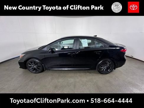 Used 2023 Toyota Corolla SE w/ Carpet Mat Package (TMS) FWD image 6