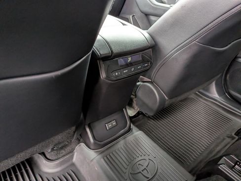 Used 2023 Toyota Highlander XSE AWD/4WD image 19