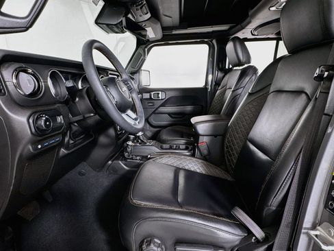 Used 2023 Jeep Wrangler Unlimited Sahara AWD/4WD image 11