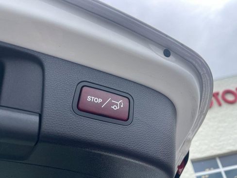 Used 2018 Mercedes-Benz GLA 250 w/ Premium Package image 17