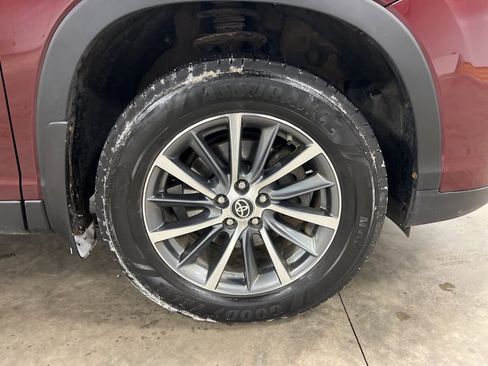 Used 2019 Toyota Highlander XLE image 20