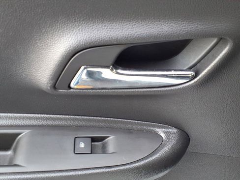 Used 2020 Chevrolet Trax LT w/ LT Convenience Package image 12