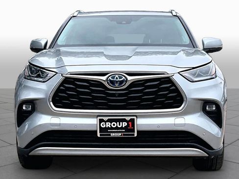 Used 2021 Toyota Highlander Platinum FWD image 4
