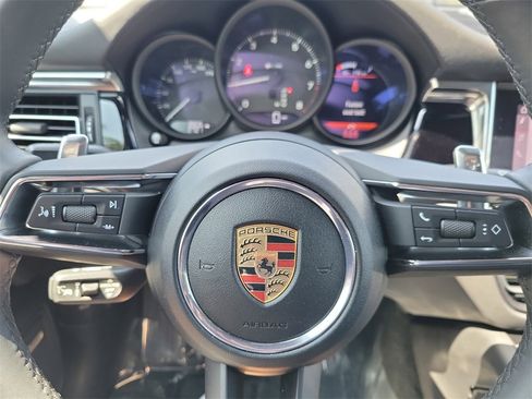 Used 2025 Porsche Macan image 27