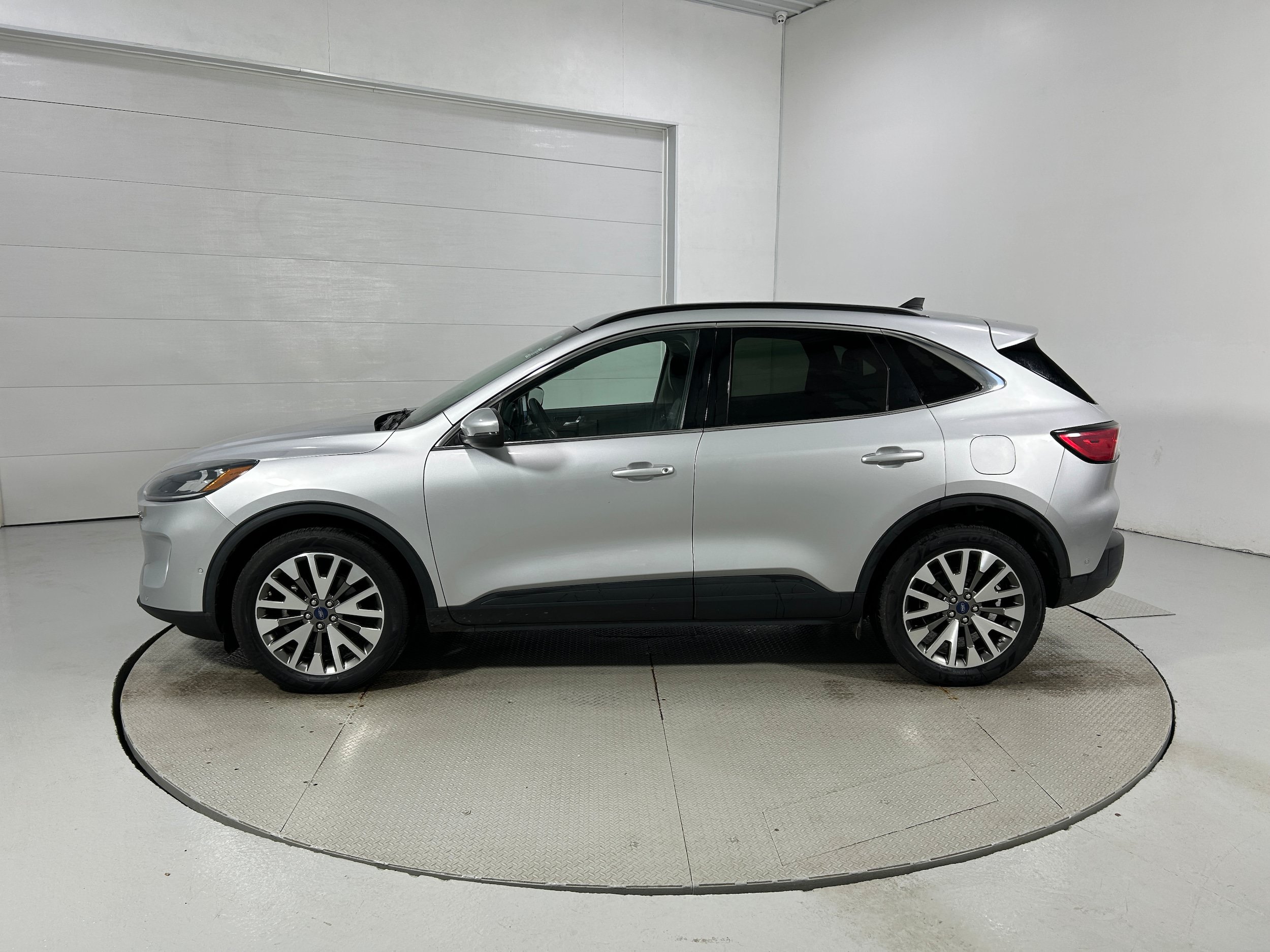 Used 2020 Ford Escape Titanium AWD/4WD image 20