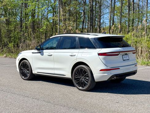 Used 2023 Lincoln Corsair Reserve w/ Jet Appearance Package AWD/4WD image 4
